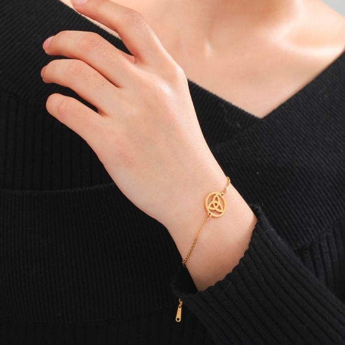 Analyzing image armband-knupfen-damen-irland-keltischer-knoten-316l-edelstahlarmband