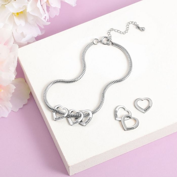 armband-mit-namen-personalisierte-herz-charme-eingraviert-familienname-verstellbare-kette-armband