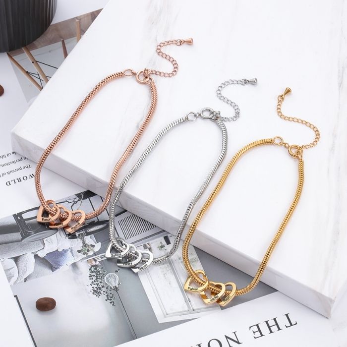armband-mit-namen-personalisierte-herz-charme-eingraviert-familienname-verstellbare-kette-armband
