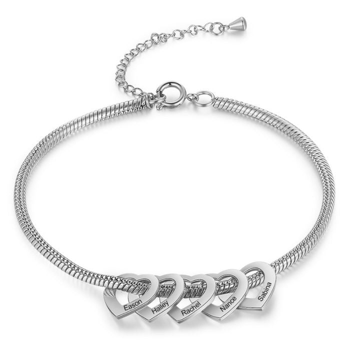 armband-mit-namen-personalisierte-herz-charme-eingraviert-familienname-verstellbare-kette-armband
