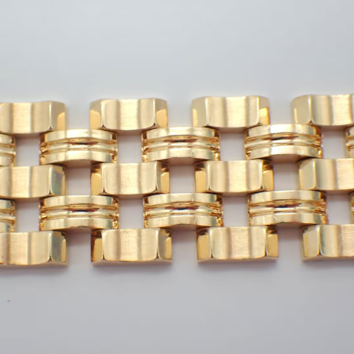 breites-goldarmband-damen-585-verziertes-vintage-armband-14-karat-gelbgold-mit-einem-scharnier-verschluss-mit-sicherheitskette