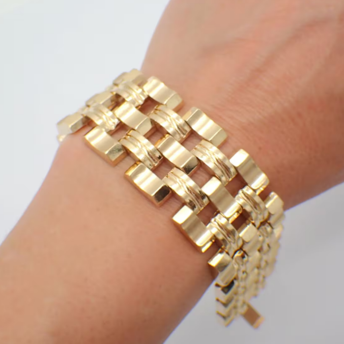 breites-goldarmband-damen-585-verziertes-vintage-armband-14-karat-gelbgold-mit-einem-scharnier-verschluss-mit-sicherheitskette