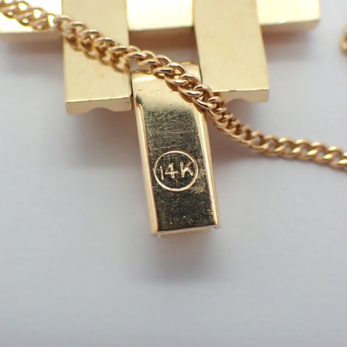 breites-goldarmband-damen-585-verziertes-vintage-armband-14-karat-gelbgold-mit-einem-scharnier-verschluss-mit-sicherheitskette