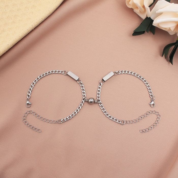 Analyzing image freundschaftsarmbander-fur-2-armband-mit-namen-freundschaftsarmband-mit-gravur-armband-mit-buchstaben