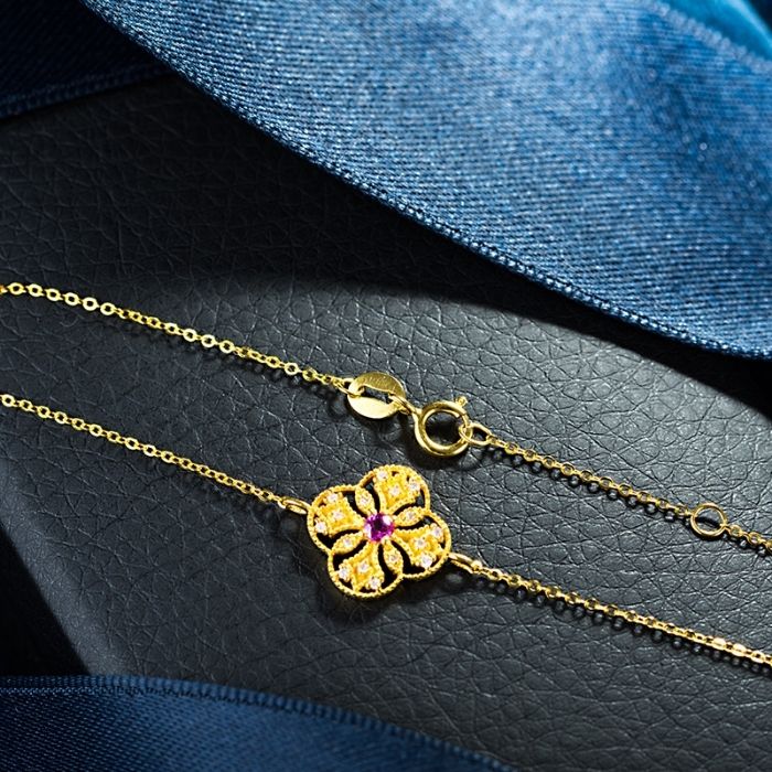 goldarmband-damen-750-karat-18k-gelbgold-echten-diamanten-naturlichen-rubin-vier-blatt-kleeblatt-blume-armband-fur-damen